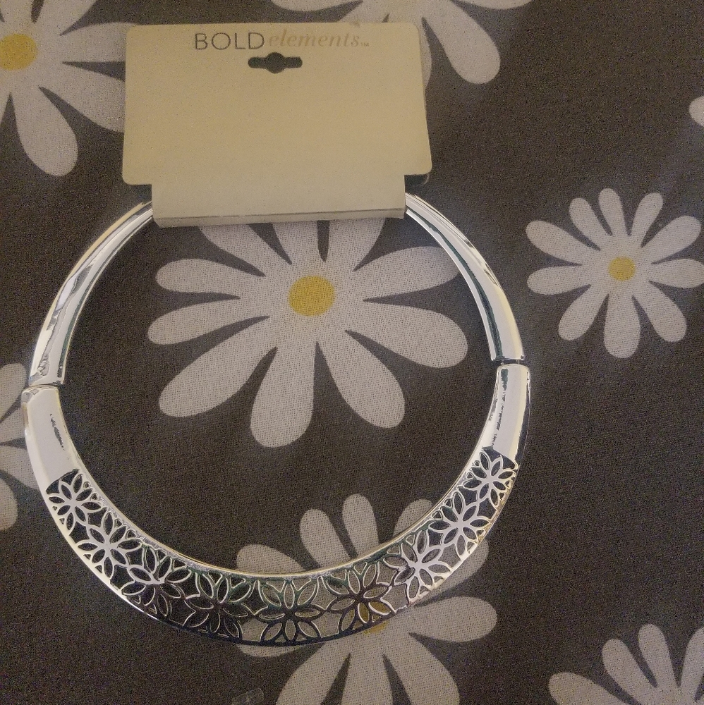 A necklace, choker
